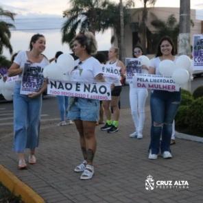 Grupo de mulheres protestam contra atos de assédio em Cruz Alta 