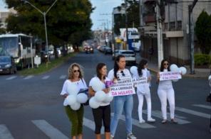 Grupo de mulheres protestam contra atos de assédio em Cruz Alta 