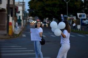 Grupo de mulheres protestam contra atos de assédio em Cruz Alta 