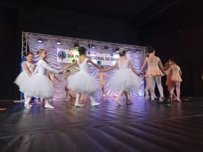 Semana da Dança encerrou com desfile e casa de cultura lotada no sábado