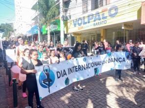 Semana da Dança encerrou com desfile e casa de cultura lotada no sábado