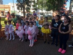 Semana da Dança encerrou com desfile e casa de cultura lotada no sábado