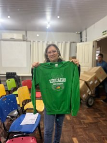 Escolas Estaduais de Cruz Alta recebem os kits de uniformes escolares