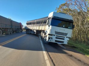 Colisão entre carreta e Uno deixa uma vítima fatal na BR-158 em Cruz Alta