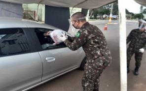 Drive Thru Solidário arrecada mais de 10 mil peças de agasalhos em Cruz Alta