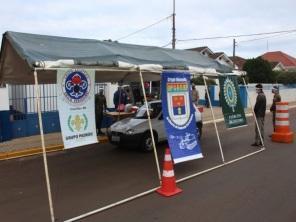 Drive Thru Solidário arrecada mais de 10 mil peças de agasalhos em Cruz Alta