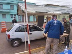 Drive Thru Solidário arrecada mais de 10 mil peças de agasalhos em Cruz Alta