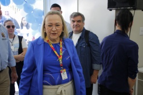 HOJE> Secretária Estadual da Saúde, Arita Bergmann inaugura a ESF Vida Nova 