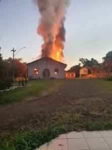 Igreja é destruída por incêndio em Itacuruçu, Oeste de SC