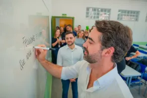 Eduardo Leite e Gabriel Souza inauguram Escola Margarida Pardelhas