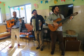 Projeto Coxilha Vai às Ruas Leva Música e Alegria ao Asilo Santo Antônio