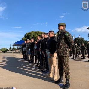 EASA realiza formatura alusiva ao dia do Soldado e entrega de diplomas 