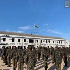 EASA realiza formatura alusiva ao dia do Soldado e entrega de diplomas 