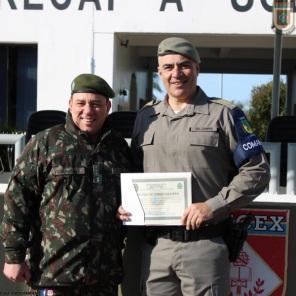 EASA realiza formatura alusiva ao dia do Soldado e entrega de diplomas 