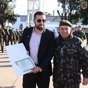 EASA realiza formatura alusiva ao dia do Soldado e entrega de diplomas 