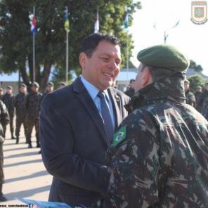 EASA realiza formatura alusiva ao dia do Soldado e entrega de diplomas 