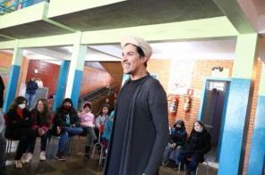 Dia D Teatro visitou as escolas Amado Lacroix e Arthur Moreira nesta terça